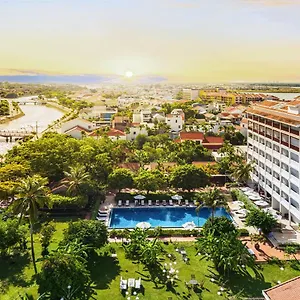 Rivertown & Resort